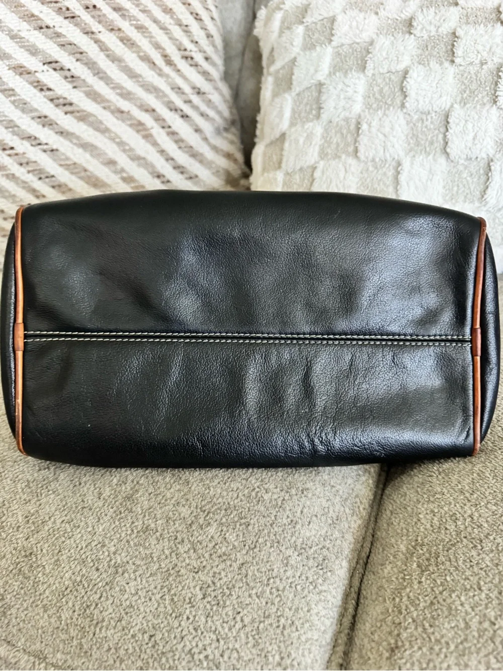 Dooney & Bourke classic dooney